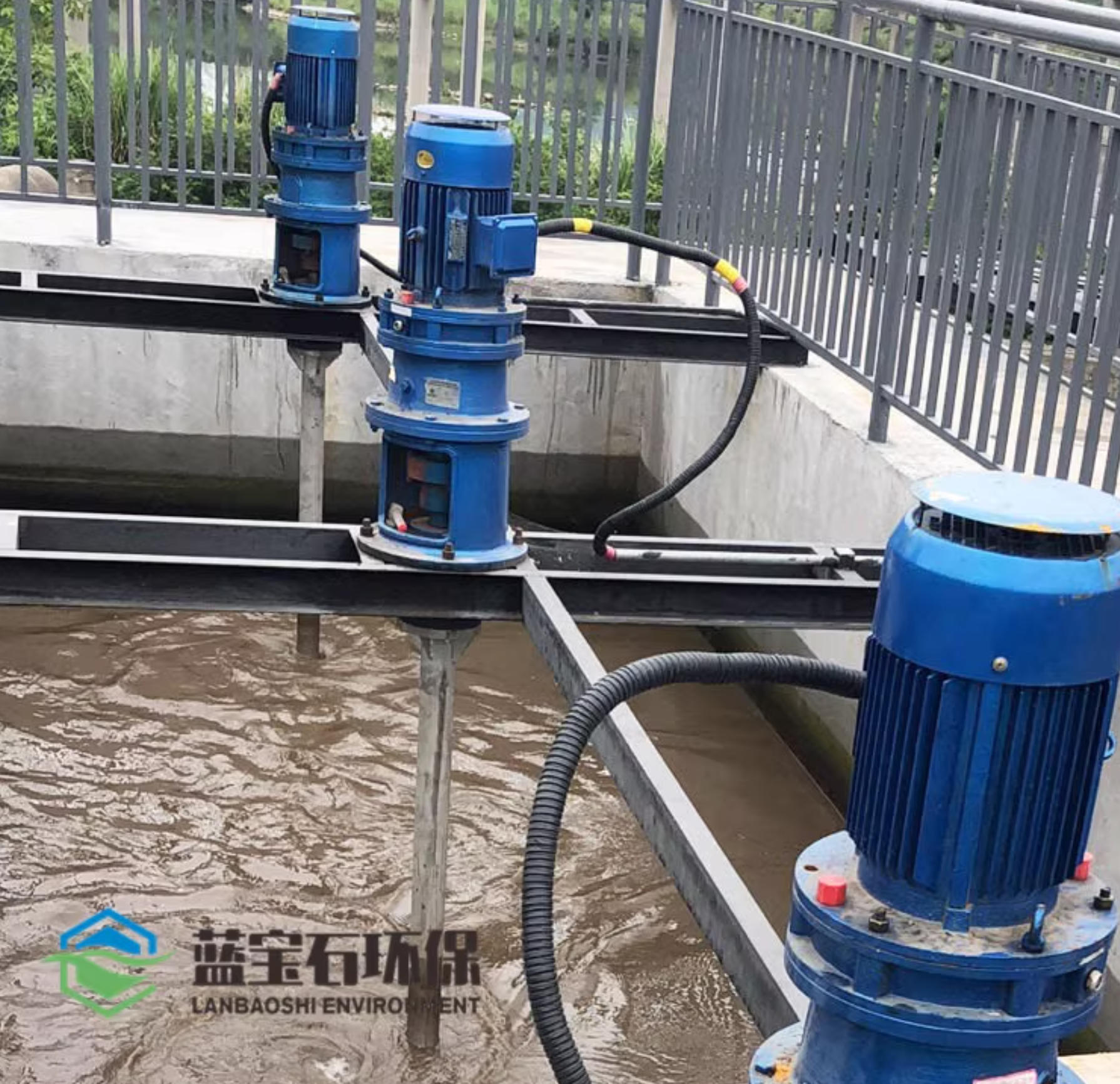 南京藍(lán)寶石環(huán)保與深圳某環(huán)?？萍歼_(dá)成漿式攪拌機(jī)設(shè)備合作