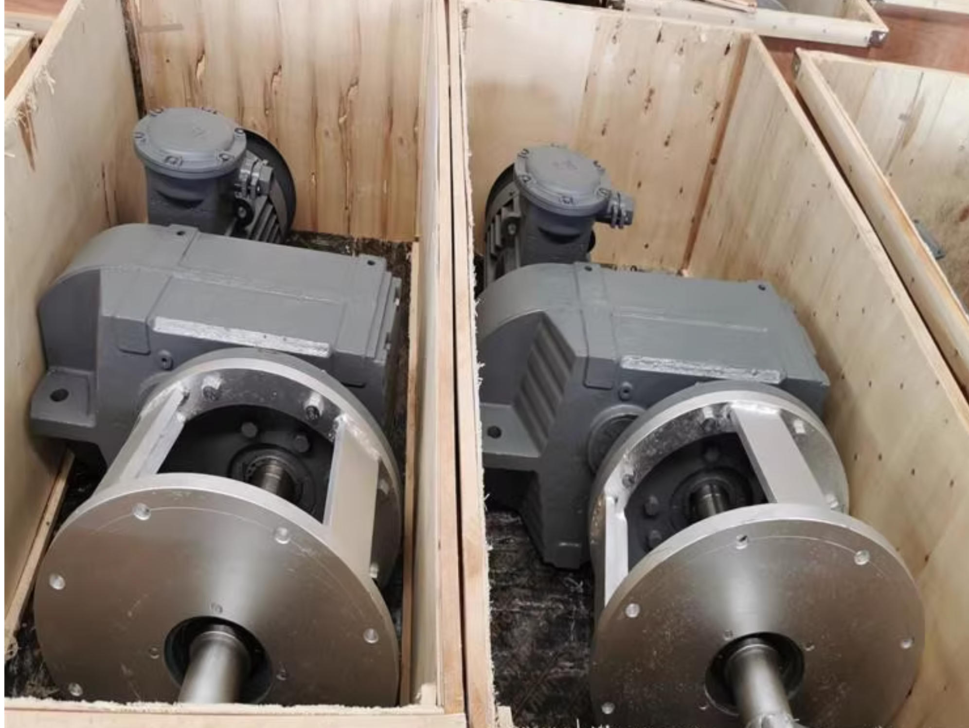 南京藍(lán)寶石環(huán)保與深圳某環(huán)?？萍歼_(dá)成漿式攪拌機(jī)設(shè)備合作